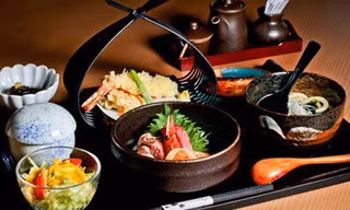Khám phá bữa sáng siêu cầu kì của người Nhật