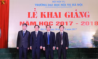 Đồng chí Lê Vĩnh Tân, Ủy viên Ban chấp hành trung ương Đảng, Bộ trưởng Bộ Nội vụ đến dự khai giảng năm học mới 2017 - 2018 