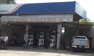 Doanh nghiệp tư nhân Vạn Nguyên 2 (đường Hoàng Quốc Việt, P. An Bình, Q. Ninh Kiều, TP Cần Thơ) trữ hàng ngàn lít xăng, dầu không rõ nguồn gốc
