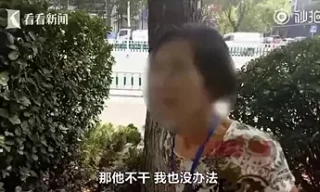 Thông tin về người mẹ 70 tuổi cuốc bộ khắp nơi tại tỉnh Sơn Đông để xin việc cho con trai. Ảnh: Knews.