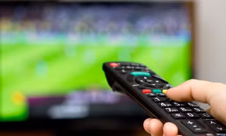 World Cup 2018 có lịch thi đấu phù hợp với nhịp sống của người Việt Nam nên nhiều gia đình, quán cafe muốn đầu tư cho trải nghiệm xem bóng đá chất lượng cao. 