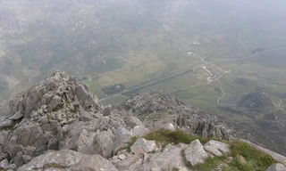Quang cảnh nhìn từ núi Tryfan xuống. Ảnh: Ramblingpetewalks.