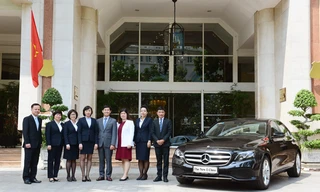 Một trong những biểu tượng vượt thời gian của thành phố - khách sạn 5 sao Rex vừa chào đón bộ đôi E 250 được đánh giá cao tại Việt Nam