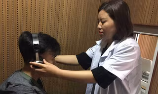 Kiểm tra thính lực cho người lao động tại Viện Sức khỏe nghề nghiệp và môi trường