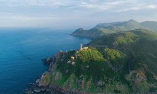  Hải đăng Đại Lãnh hơn 100 tuổi giữa bao la trời biển 