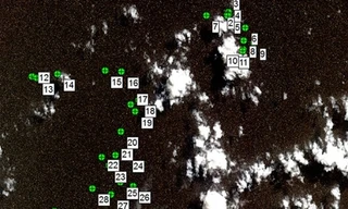 Ảnh chụp từ vệ tinh cho thấy các vật thể trôi nổi. Ảnh: ATSB.