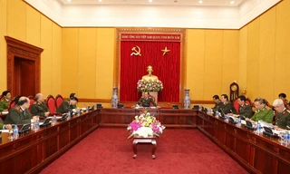 Xem xét kéo dài tuổi phục vụ cho các sĩ quan là GS, PGS Công an