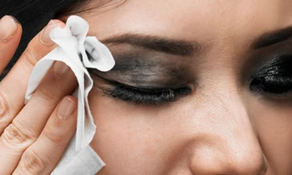 Rửa mặt sai cách, dễ lão hóa da