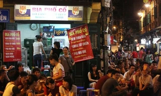 Những vỉa hè sinh ra tiền ở Hà Nội