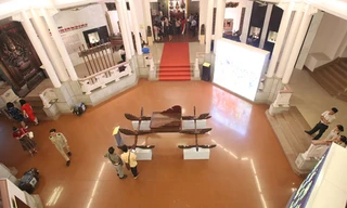 Bộ sưu tập đồ gỗ thếp vàng lần đầu công bố