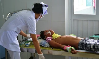 Hoàng đang được cấp cứu tại Bệnh viện Nhi Quảng Nam, sức khỏe đã dần ổn định