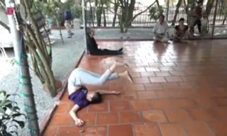 Hàng trăm người chữa bệnh kỳ lạ trong khu vườn 2.000 m2