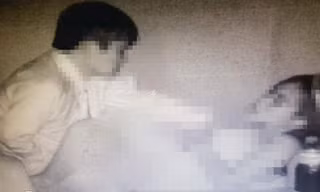 Hình ảnh nhạy cảm của cặp khán giả bị phán tán khi đến rạp xem phim.