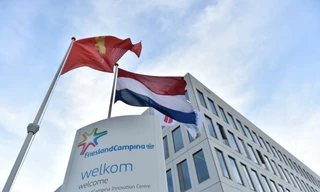 Vương miện Hoàng gia của FrieslandCampina là bảo chứng cho chất lượng nguồn sữa chuẩn Hà Lan