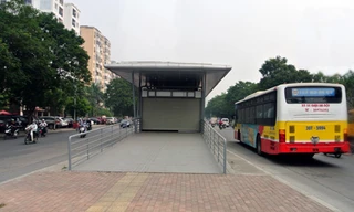 Nhà chờ xe buýt 'sang trọng' ở Hà Nội