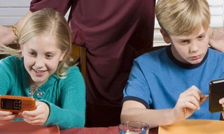 Dùng cách này để con trẻ tránh xa smartphone