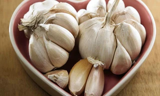 Tỏi là loại thảo dược lành mạnh ức chế sự phát triển của các tế bào ung thư. Ảnh: CL