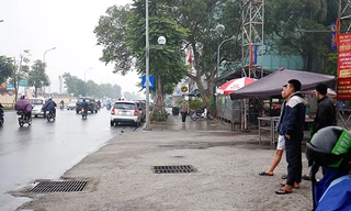 Cận cảnh vỉa hè lát đá xuống cấp trên đường 'kiểu mẫu' Lê Trọng Tấn 