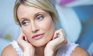 Thói quen khiến mặt ngày càng nổi mụn