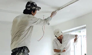 Thực sự, các doanh nghiệp xây dựng nước ngoài có thấy ai nói kiêng kỵ gì đâu, chỉ có thầu và nhân công nhỏ lẻ của Việt Nam mới có “nếp nghĩ” này. Ảnh: Ngọc Hoài