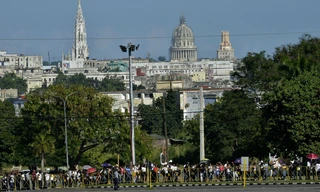 Hàng trăm ngàn người xếp hàng tiễn biệt lãnh tụ Fidel Castro