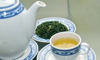 Ngoài tác dụng điều chỉnh nhịp tim, trà xanh (hoặc đỏ) còn giúp lợi tiểu Ảnh: TẤN THẠNH