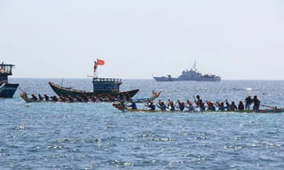 Sôi nổi lễ hội đua thuyền Tứ linh đảo Lý Sơn