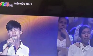 Trên sân khấu Sao Mai Điểm hẹn, Thanh hát cho Đào nghe khiến mọi người xúc động - Ảnh: Facebook Điều ước thứ 7