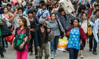 Các công nhân không có giấy tờ có thể bị bắt, bị trục xuất bất cứ lúc nào. 