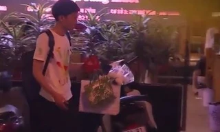 Một số sinh viên bị lôi kéo đi bán hàng rong