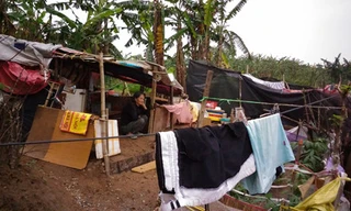 Túp lều 3 m2 của cụ bà 75 tuổi dưới chân cầu Long Biên