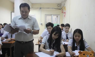 Học sinh lớp 12, Trường THPT Đào Duy Anh, TPHCM trong giờ ôn thi môn tiếng Anh