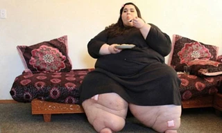 Cô gái lột xác sau khi 'vứt bỏ' 200 kg mỡ khỏi cơ thể