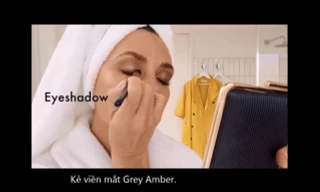 Victoria Beckham chia sẻ cách trang điểm khi vội mà vẫn đơn giản sang trọng