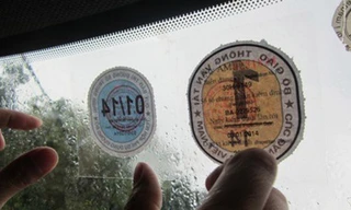 Bộ Giao thông nói về việc ôtô phải dán tem thứ 3