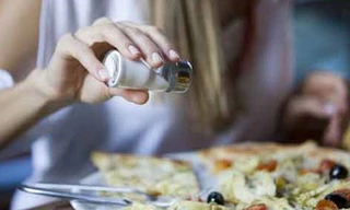 Đàn ông yếu sinh lý có thể do ăn quá mặn