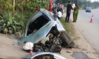 Chiếc xe nát tươm sau vụ tai nạn