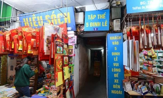 Kho sách rộng hàng trăm mét vuông gần Bờ Hồ