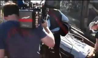 Quay phim trên đường ray bị tàu hỏa cán chết