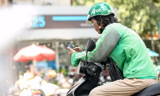 Ngạc nhiên khi tài xế Grab nói: Chị tranh thủ xuống để không bị mất phí nghen!