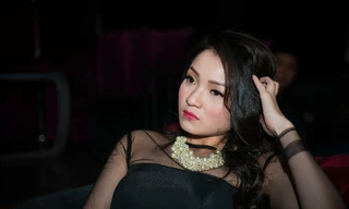 Thủy Top khóc khi xem lại hình ảnh quá khứ