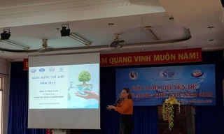 Bà Nguyễn Thị Kim Hoàng, Giám đốc Đối ngoại khu vực phía Nam công ty TNHH La Vie, chia sẻ chương trình “Chung tay quản lý nguồn nước”