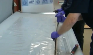 Gần một tấn ma túy đá giấu trong ván lát sàn ở Australia