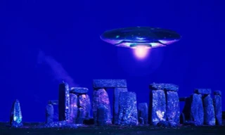 Người ngoài hành tinh được cho là tác giả của công trình bãi đá cổ Stonehenge.