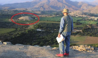 Kim tự tháp hình núi lửa khi nhìn từ xa. Ảnh: Antiquity.