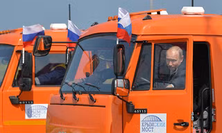 Những lần ông Putin trổ tài điều khiển phương tiện