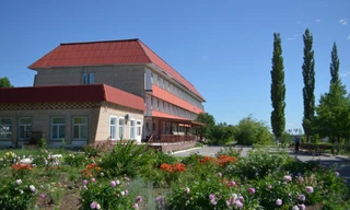 Công trình ở Liên bang Nga được làm từ tấm fibro xi măng màu có giá tương đương tấm fibro xi măng truyền thống.