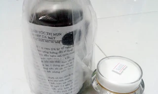 “Rượu thuốc”, “kem trong” bà Th. bán cho khách để làm đẹp, trắng da - Ảnh: Lương Ngọc