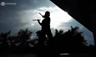 Cậu bé 7 tuổi ở Sài Gòn múa côn điêu luyện