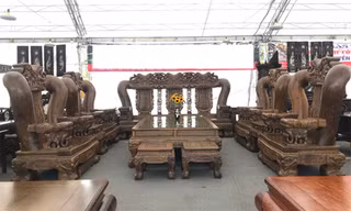 Bộ bàn ghế phải kê trong khoảng 50m2 mới đủ